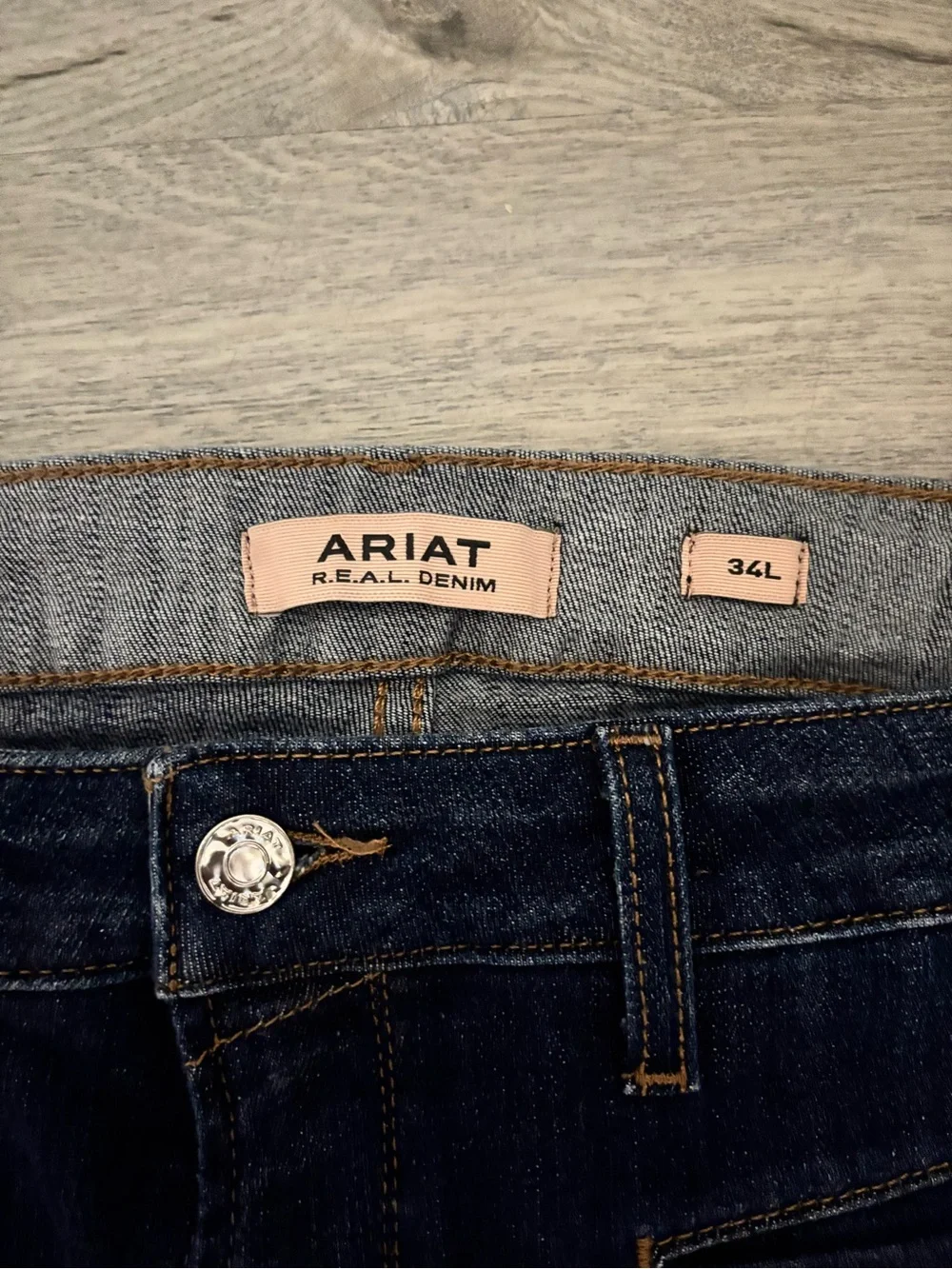 ARIAT Flare Jeans - Size: 34L - Picture 3 of 6